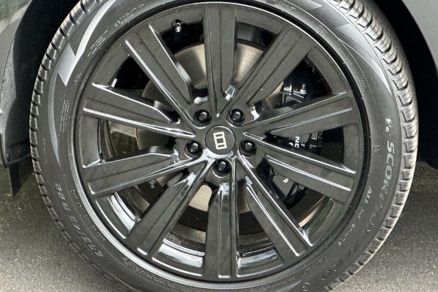 New 2027 Carpathian Grey Land Rover SE image 24
