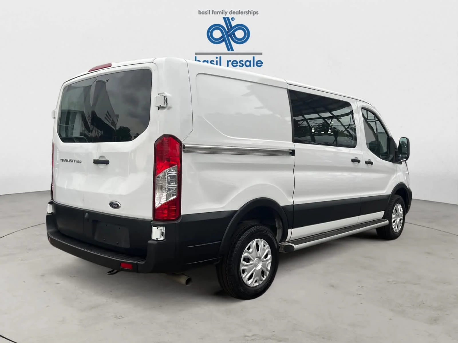 Used 2025 Oxford White Ford  image 5