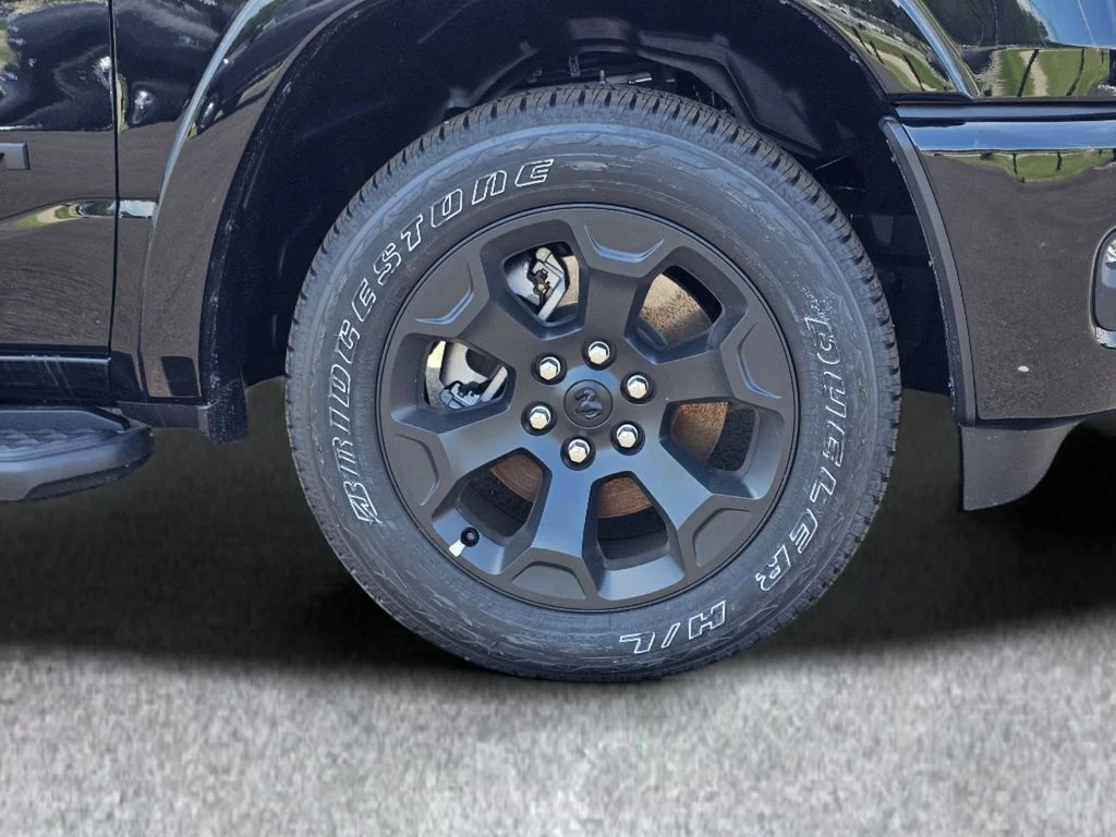 New 2026 Diamond Black Crystal Pearl-Coat Exterior Paint RAM Big Horn/Lone Star image 6