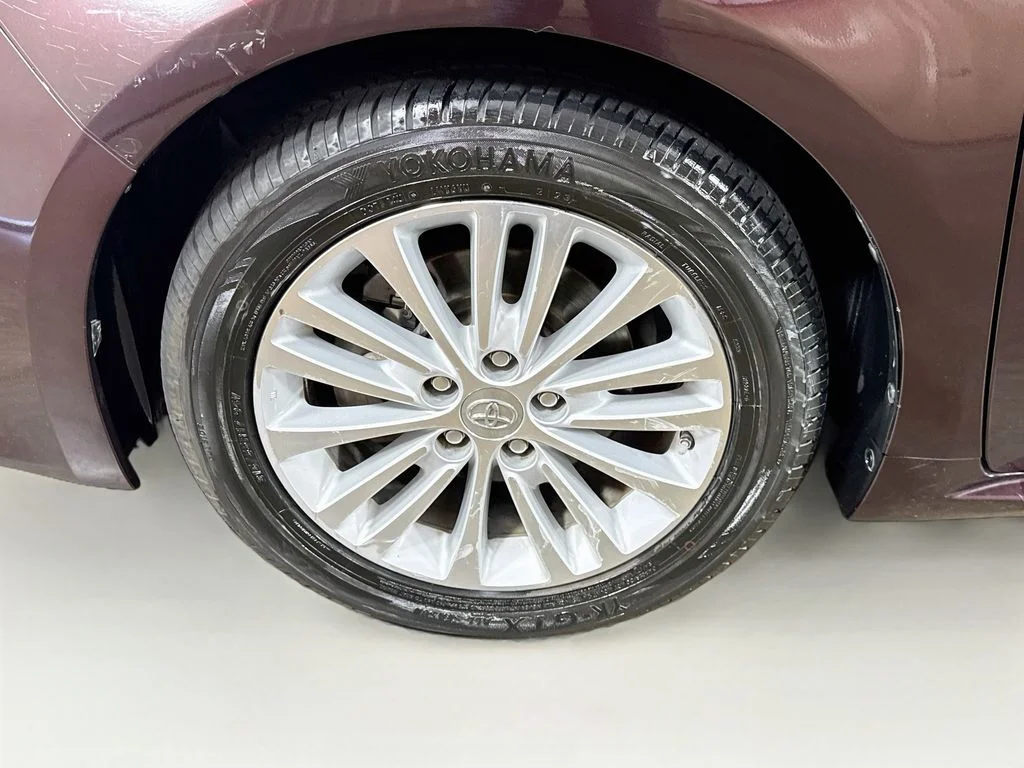 Used 2013 Red Toyota XLE Touring image 40