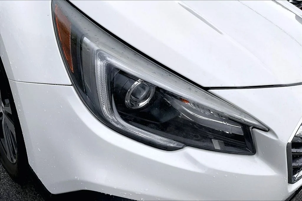 Used 2018 White Subaru 2.5i image 31