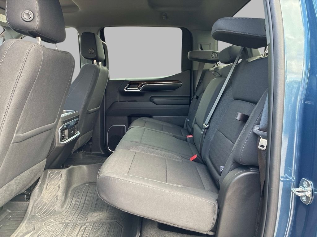 Used 2024  GMC Elevation image 33
