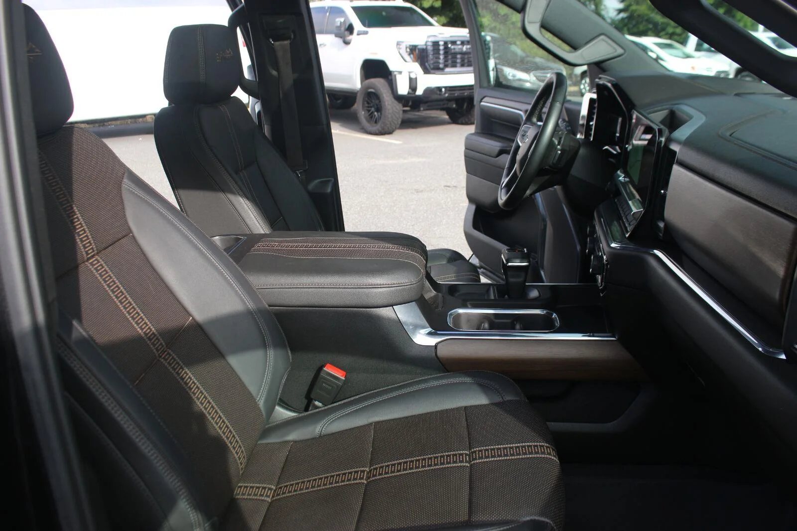Used 2024 Black Chevrolet High Country image 37