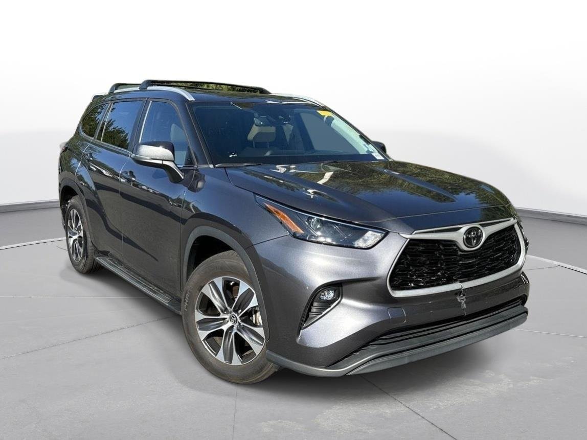 Used 2023 Magnetic Gray Metallic Toyota XLE image 4