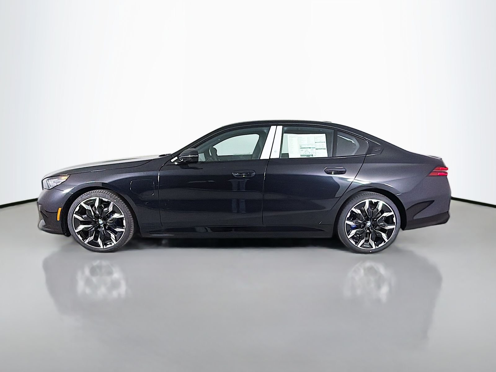 New 2027 Black Sapphire Metallic BMW 550e xDrive image 4