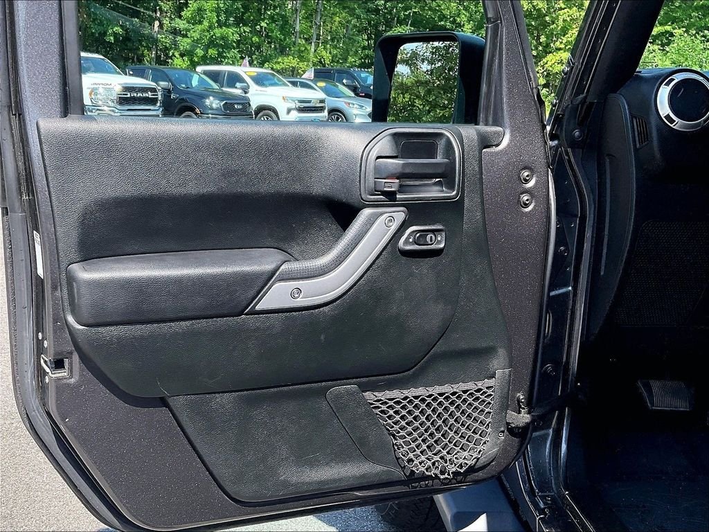 Used 2018 Gray Jeep Unlimited Sahara image 9