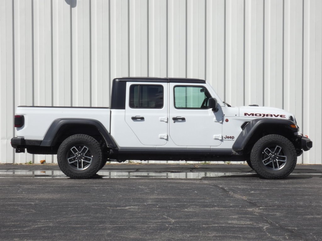 Used 2026 Jeep Gladiator Mojave with VIN 1C6RJTEG7TL160382 for sale in Kansas City