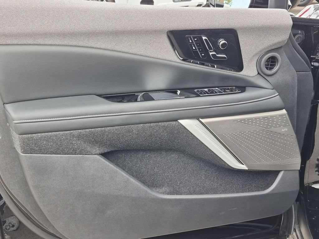 2027 Cadillac OPTIQ Luxury - Photo 21