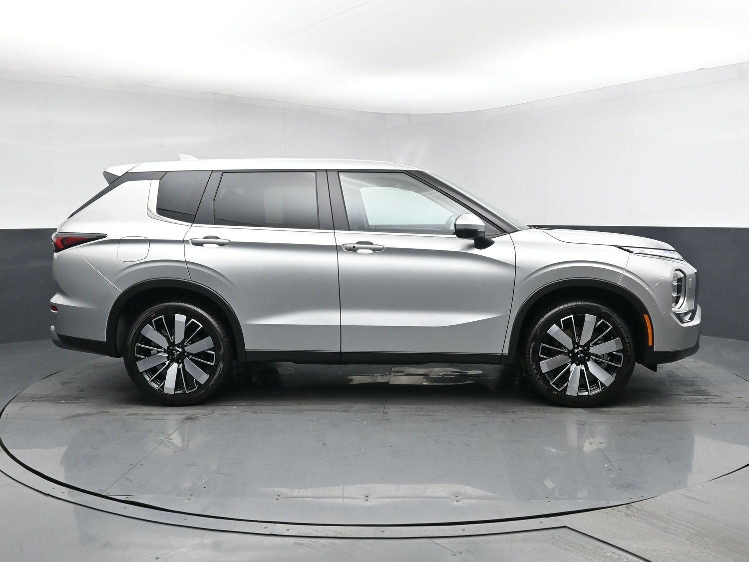 New 2026 Gray Mitsubishi SE 1.5T S-AWC image 3