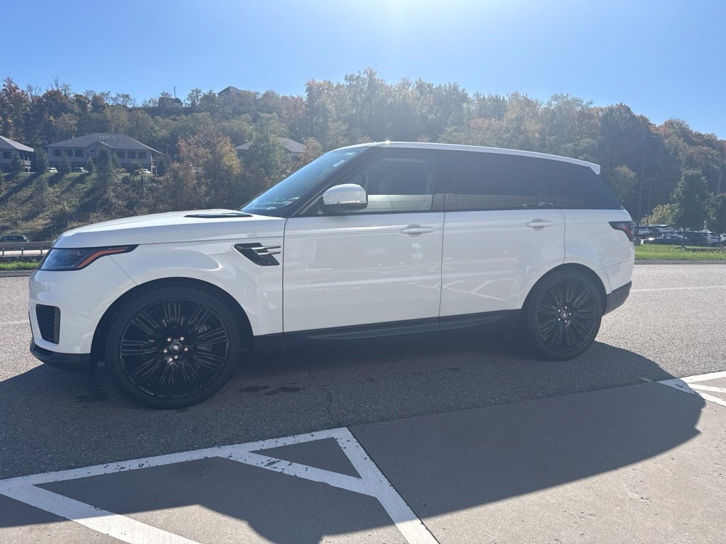 Used 2022 Fuji White Land Rover SE image 1