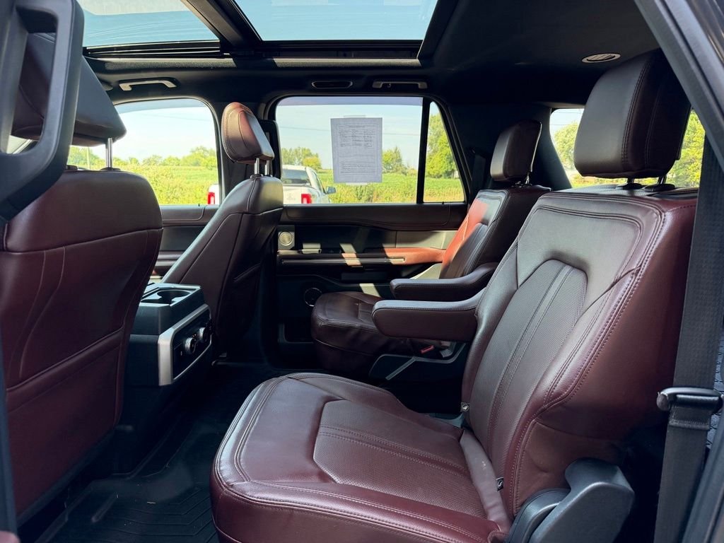 Used 2022  Ford Limited image 18