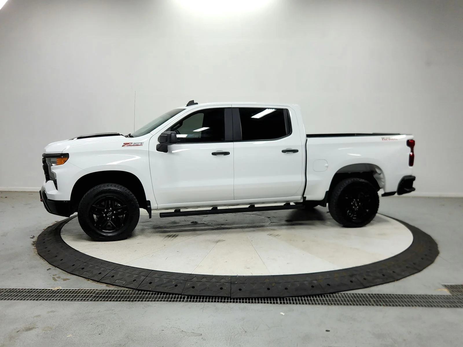 Used 2022 White Chevrolet Custom Trail Boss image 5