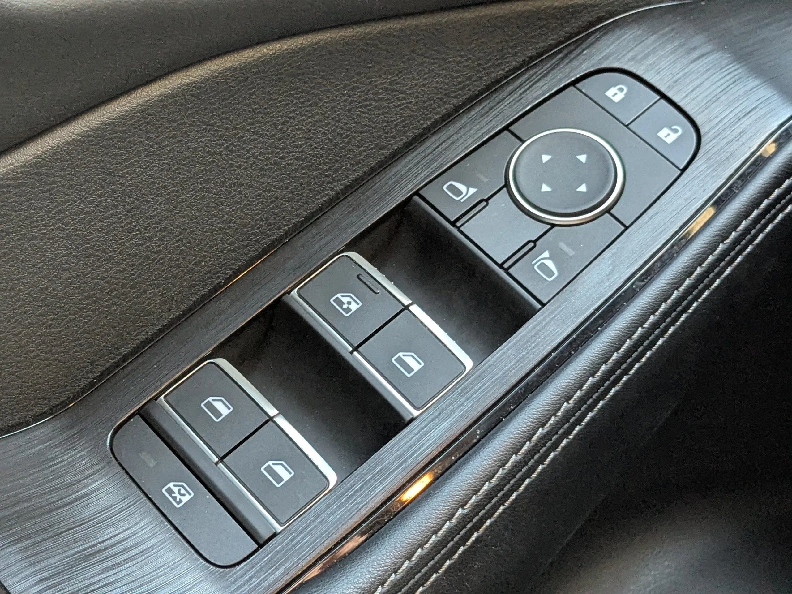 Used 2025 Super Black Nissan Platinum image 22