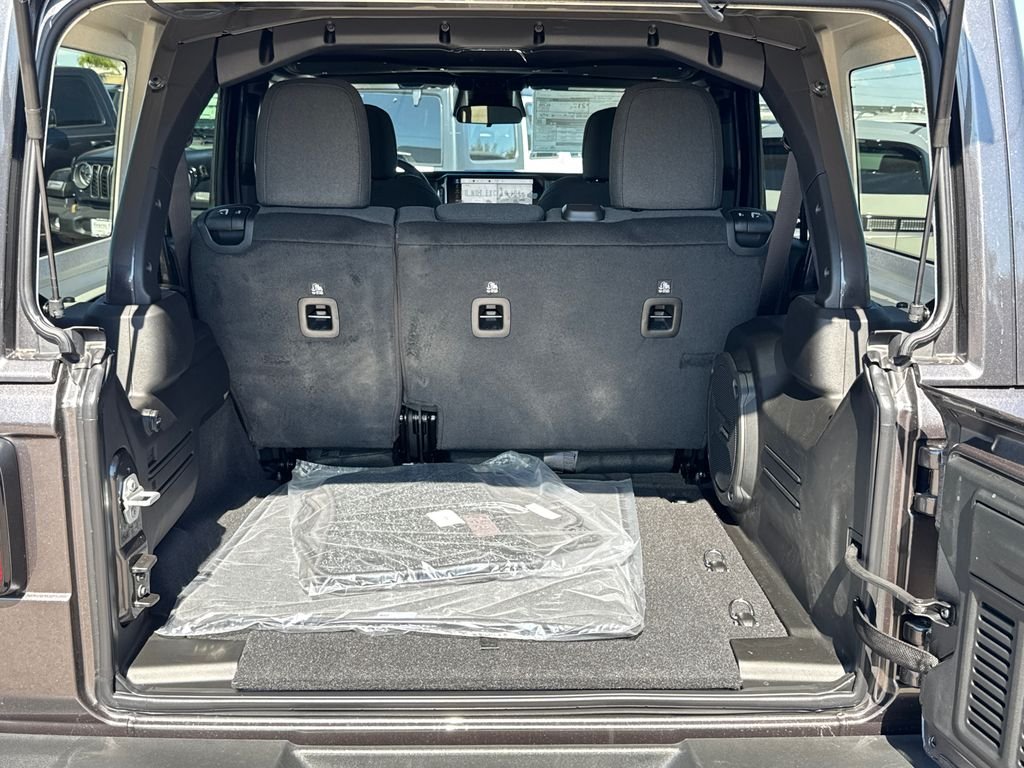 New 2026 Granite Crystal Metallic Clear-Coat Exterior Paint Jeep 85th Anniversary Edition image 13