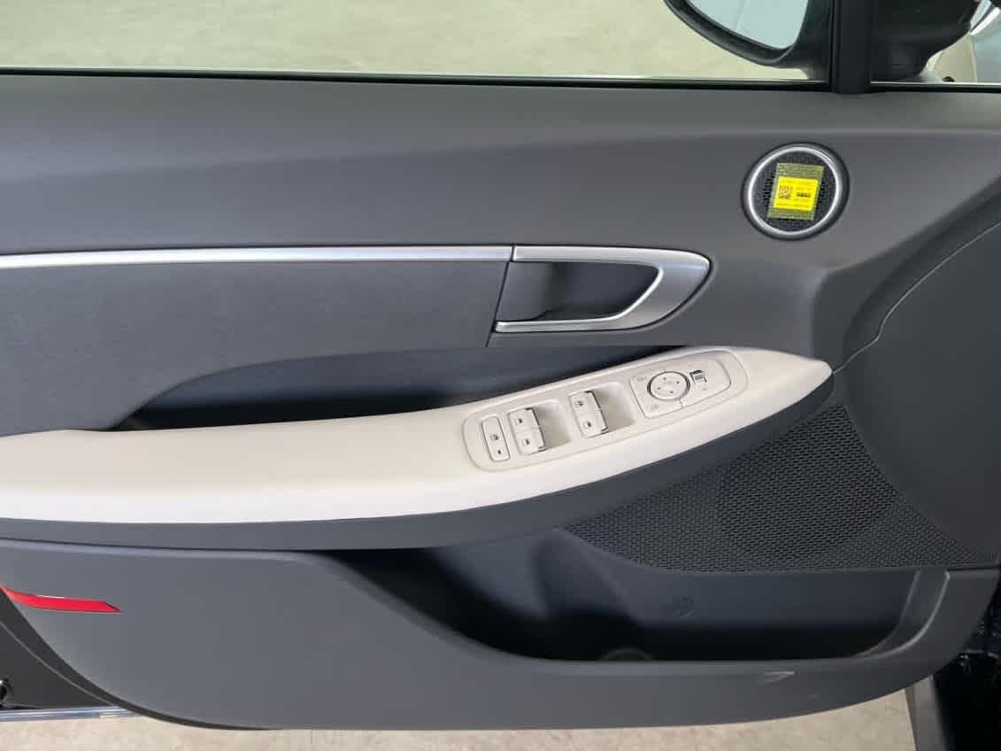 New 2026 Abyss Black Hyundai SE image 39