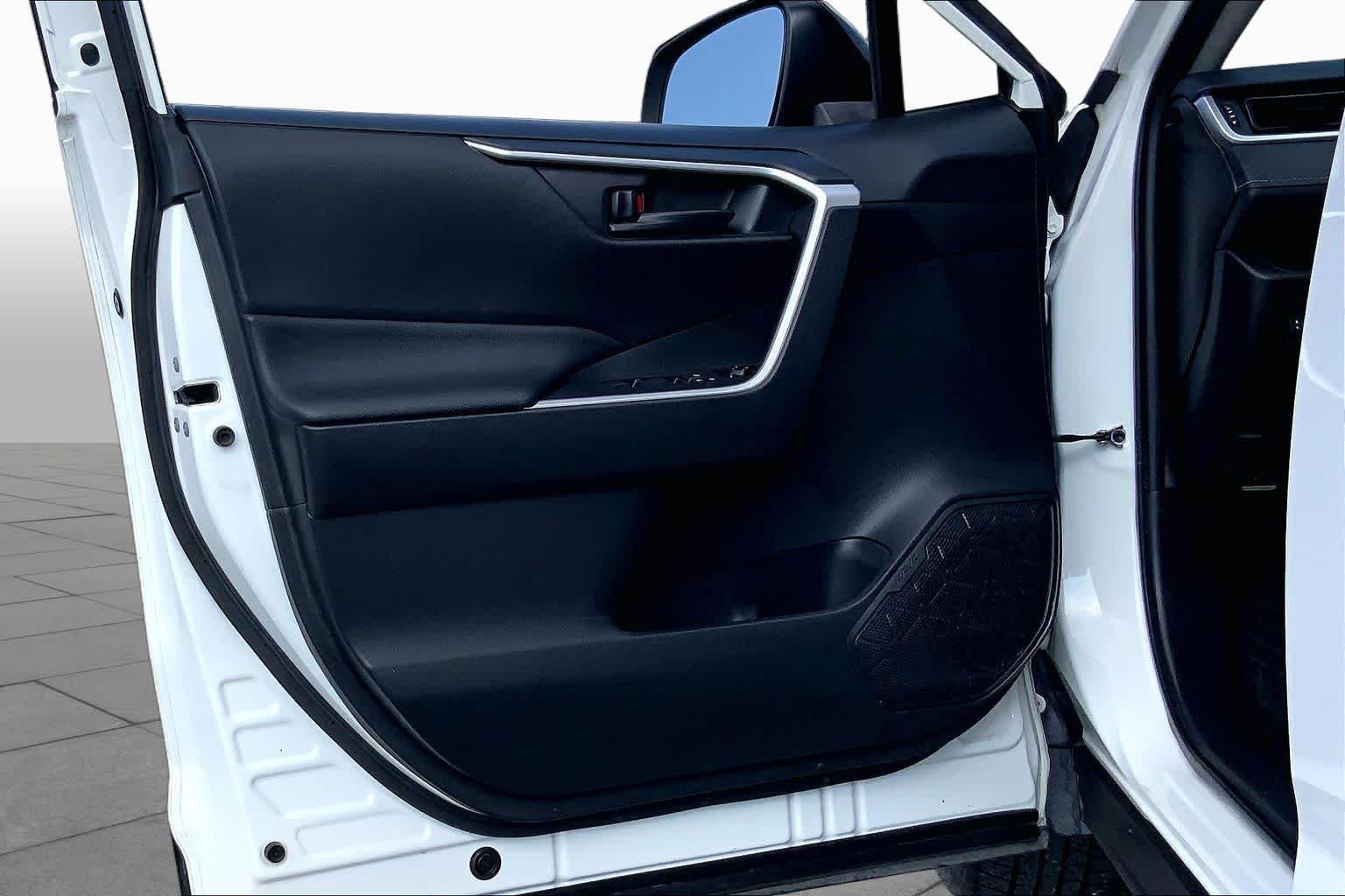 Used 2019 Super White Toyota LE image 21