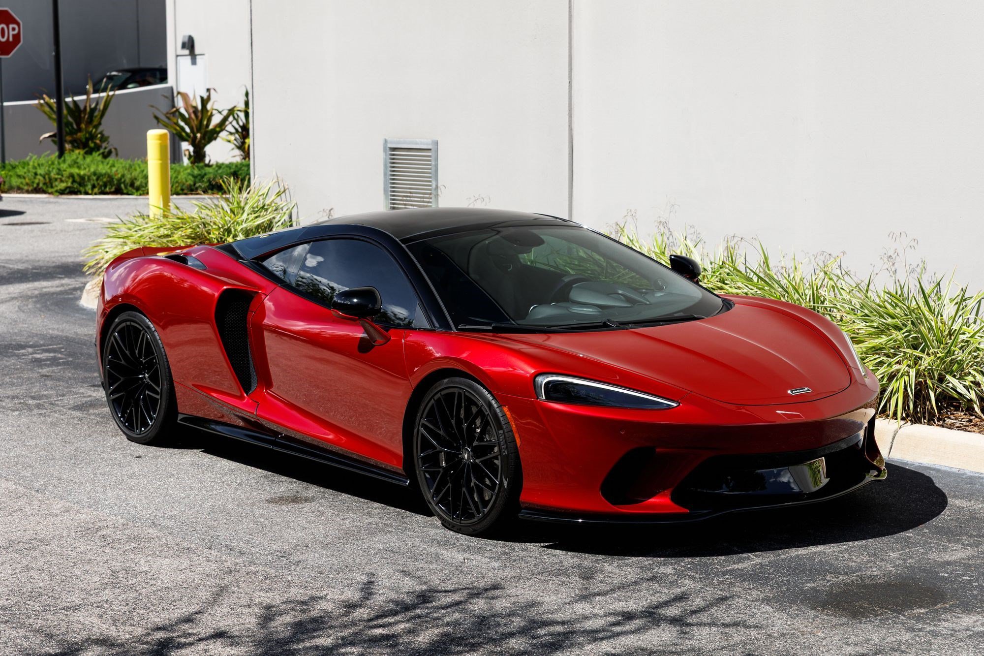 Used 2023 Red Metallic McLaren  image 7