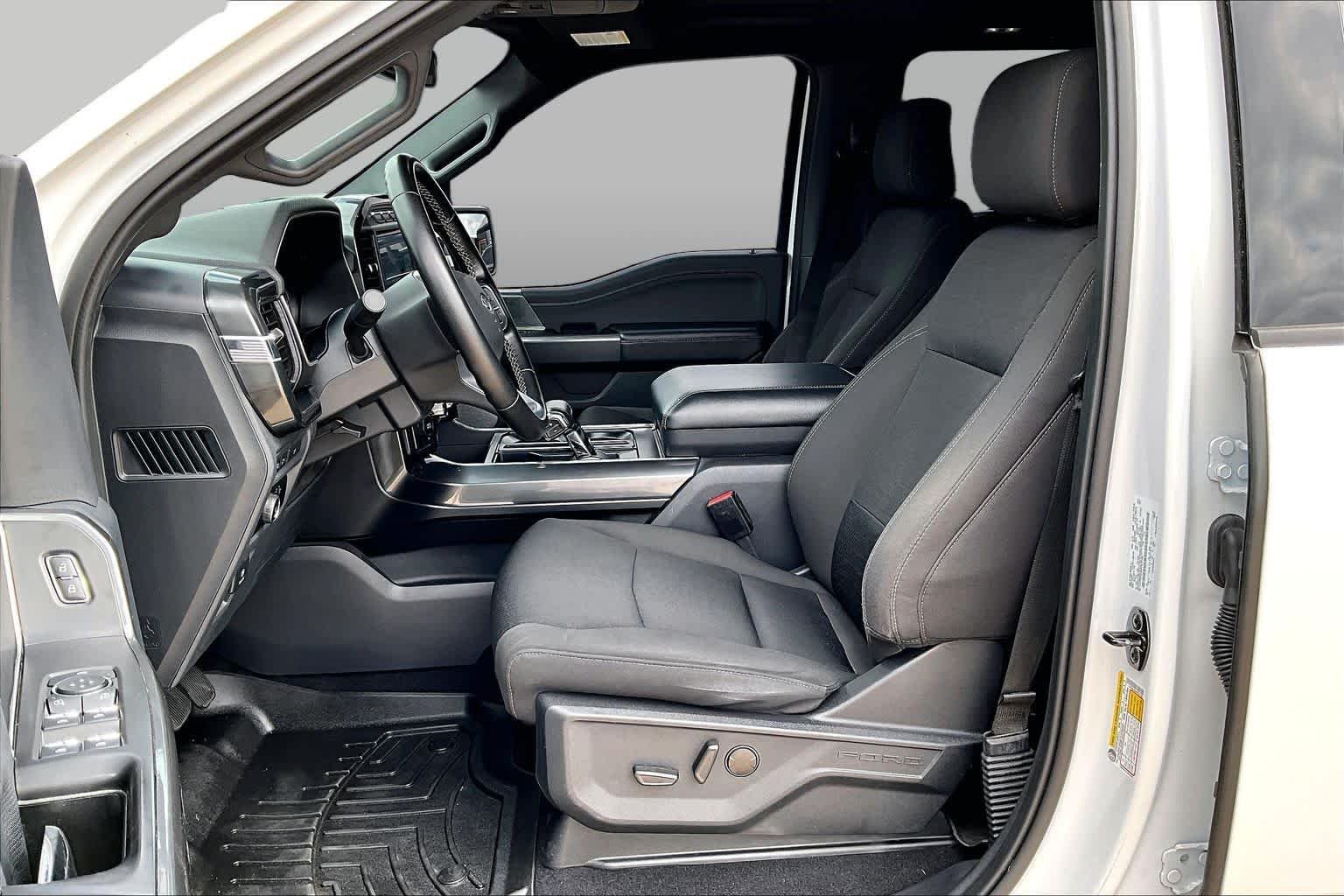 Used 2023 Oxford White Ford XLT image 7