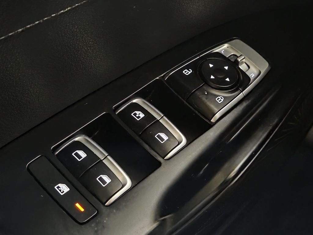 Used 2024 White Kia GT-Line image 27