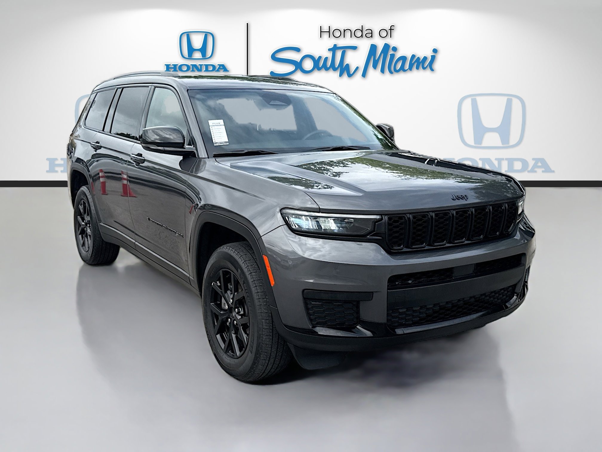 Used 2024 Baltic Gray Metallic Clearcoat Jeep Altitude image 1