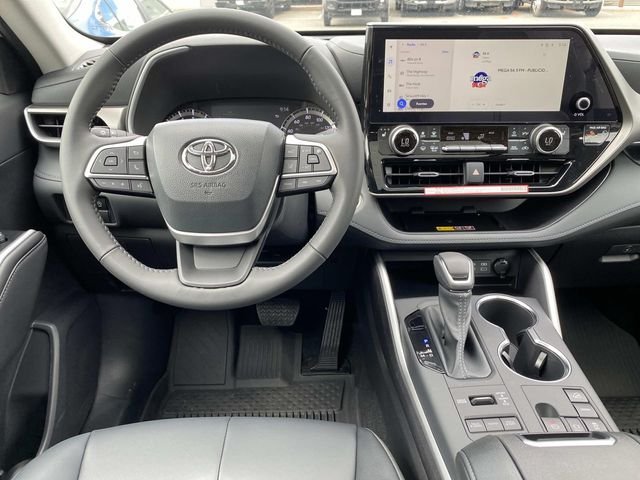 New 2026 Wind Chill Pearl Toyota XLE image 10