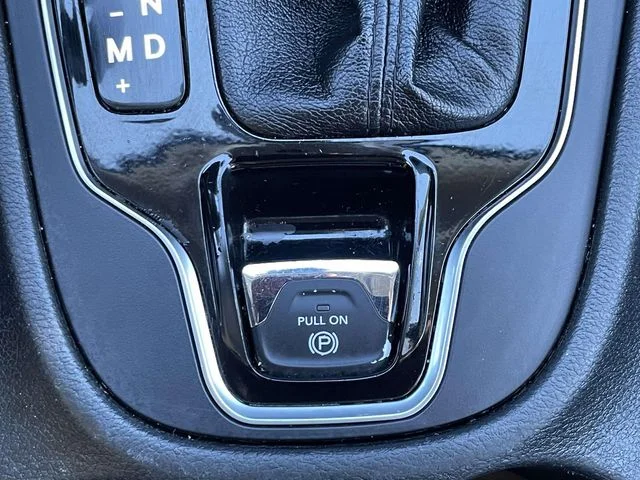Certified Used 2019 Diamond Black Jeep Latitude Plus image 29