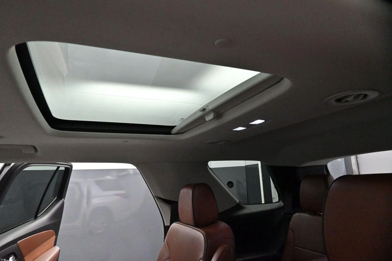 Used 2019 IRIDESCENT PEARL TRICOAT Chevrolet High Country image 35