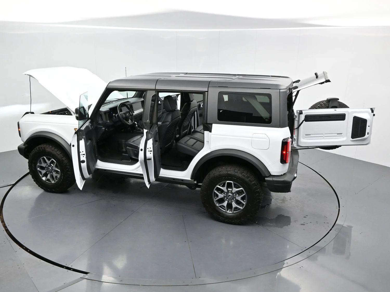 Used 2025 Oxford White Ford Badlands image 42