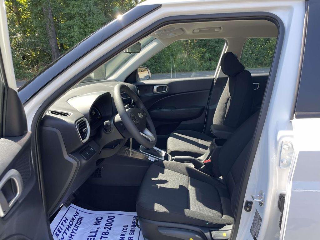 New 2026 White Hyundai SE image 15