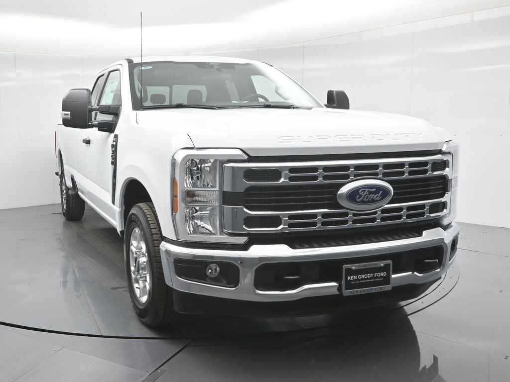 New 2026 Oxford White Ford XLT image 49