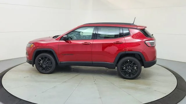 New 2026 Red Hot Pearl-Coat Exterior Paint Jeep Latitude image 6
