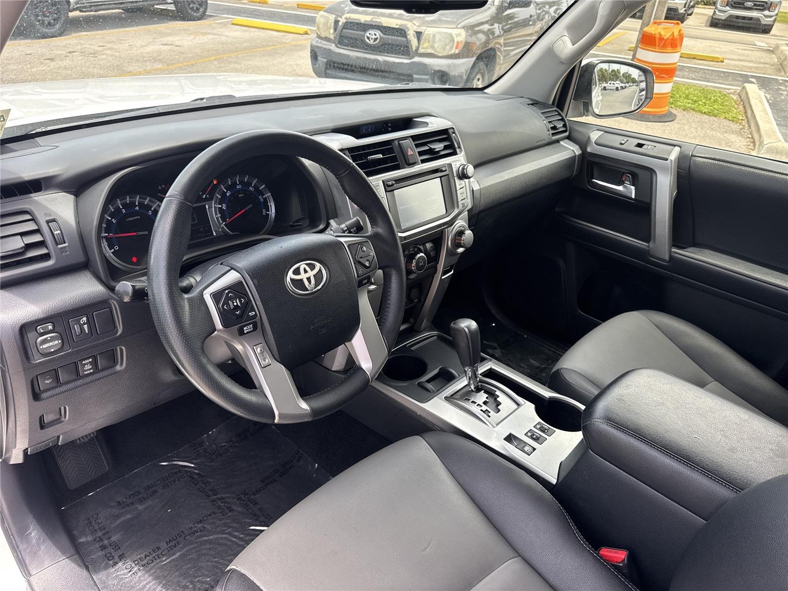 Used 2018 Super White Toyota SR5 Premium image 8