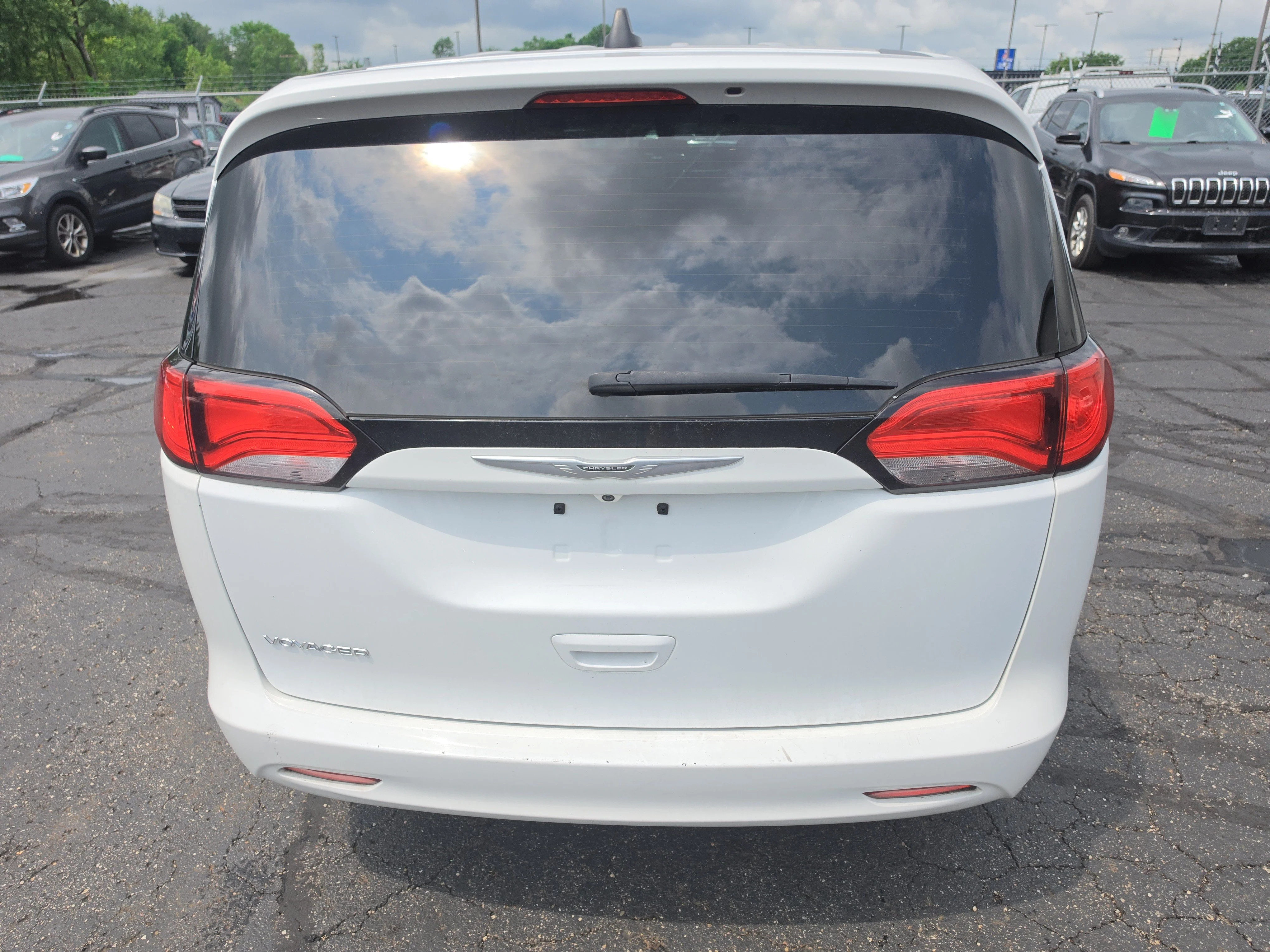 Used 2021 Bright White Clearcoat Chrysler LX image 4