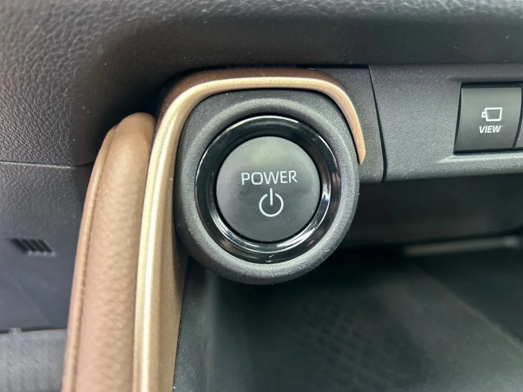 Certified Used 2025  Toyota MAX Platinum image 24