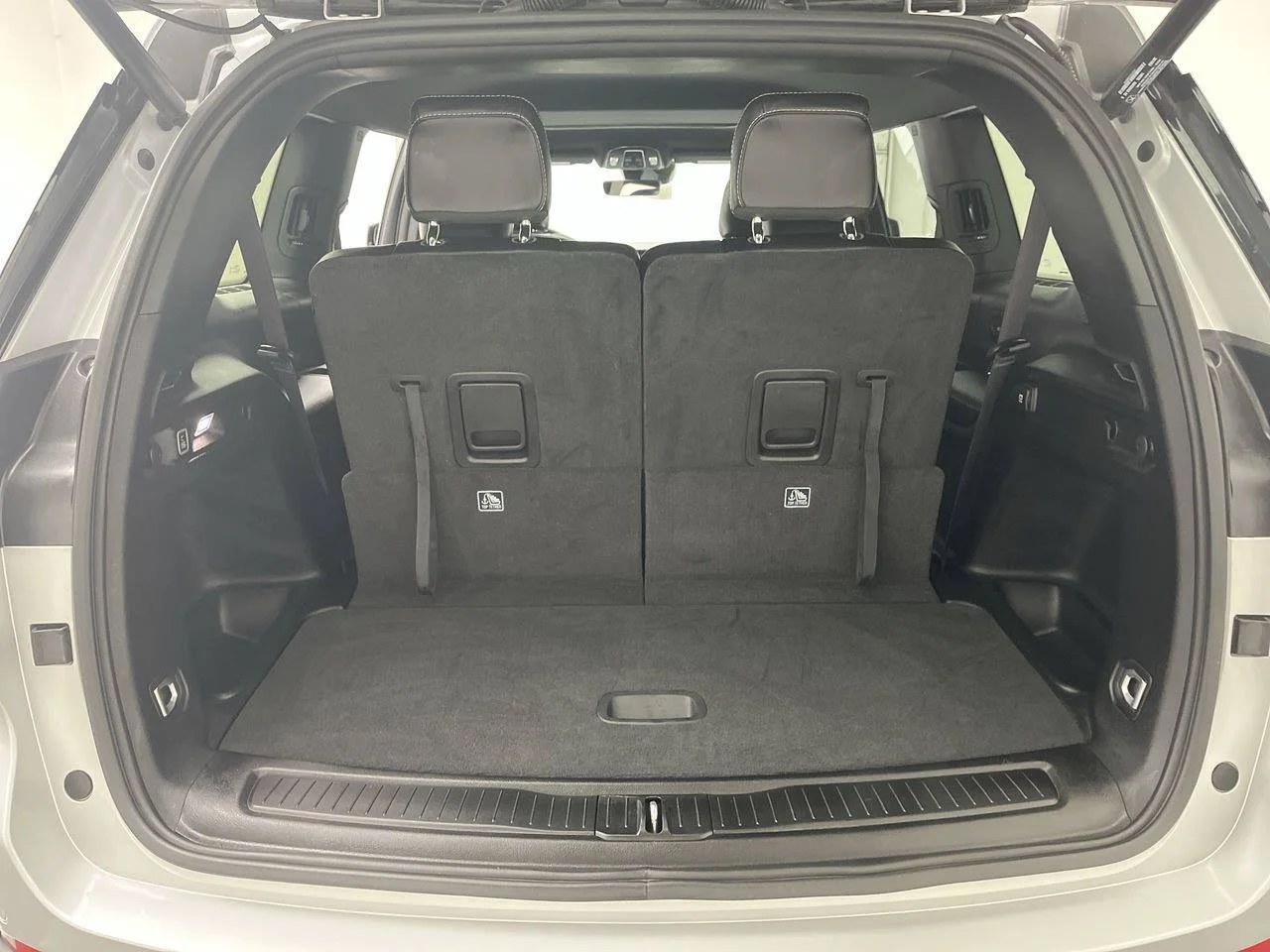 Used 2025 Silver Jeep Altitude X 4x4 image 3