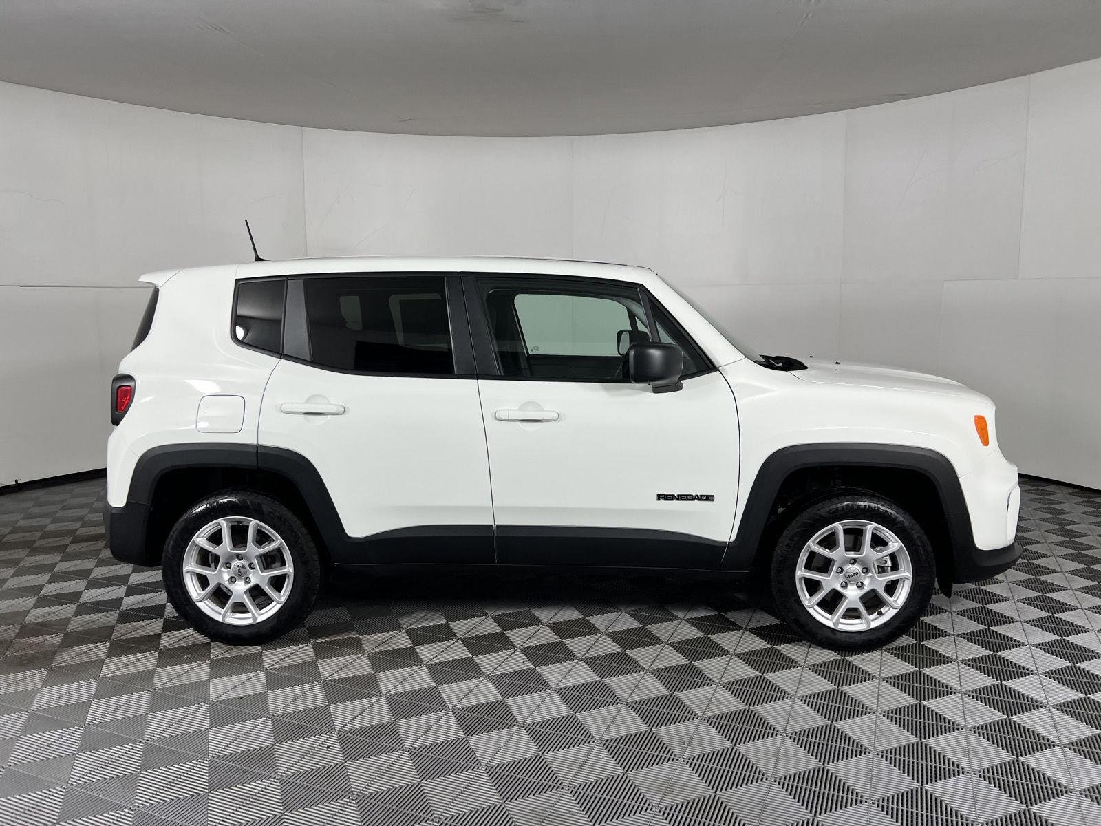 Certified Used 2023 Alpine White Clearcoat Jeep Latitude image 10