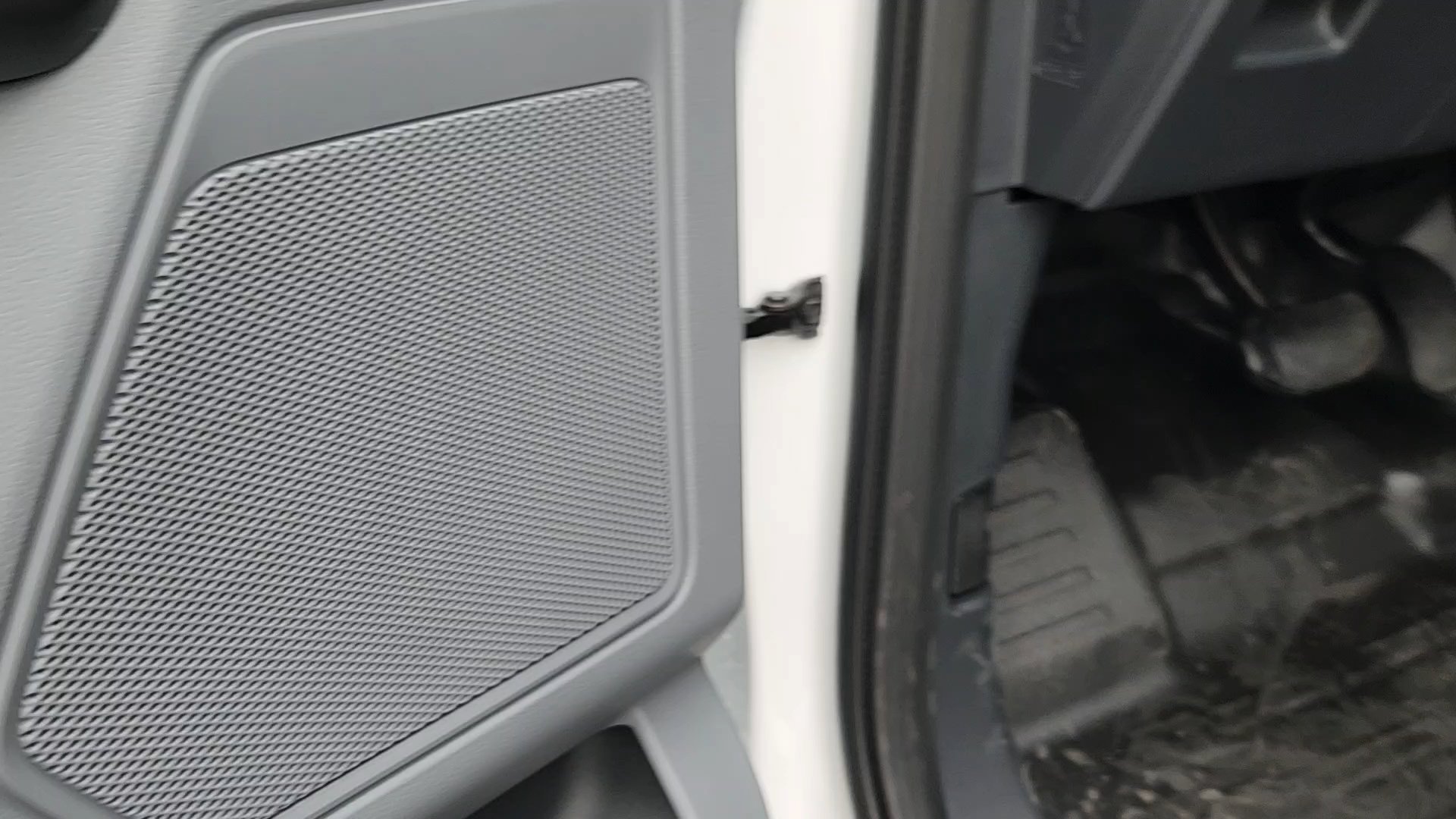 New 2026 Oxford White Ford XL image 26