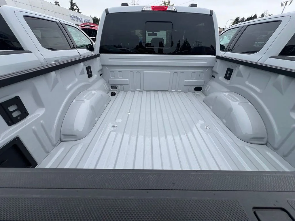 New 2026 Avalanche Ford XLT image 8