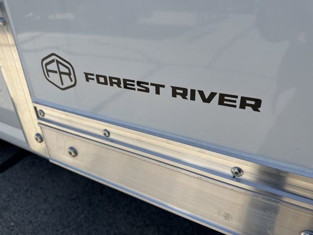 New 2025 Summit White Chevrolet 2WT image 7