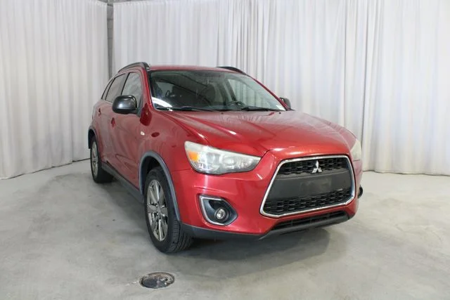 Used 2013  Mitsubishi LE image 35