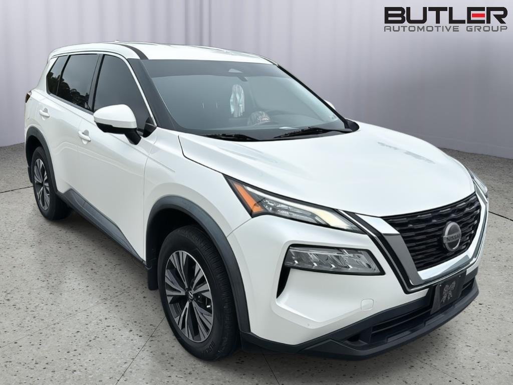 Used 2021 Pearl White Tricoat Nissan SV image 3