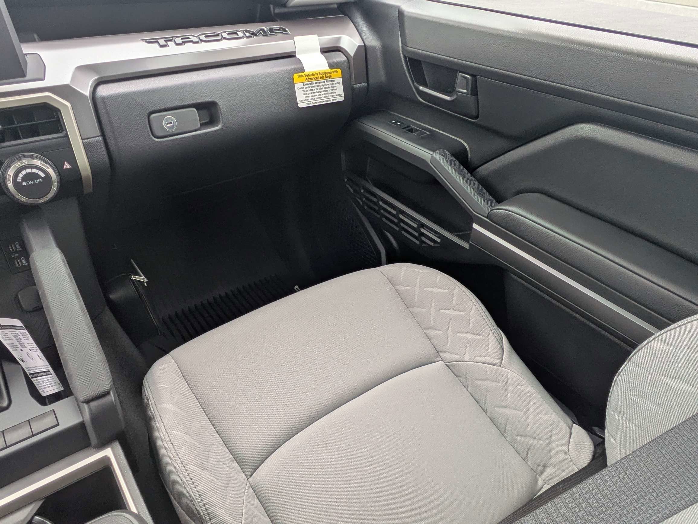 2026 Toyota Tacoma SR5 - Photo 17