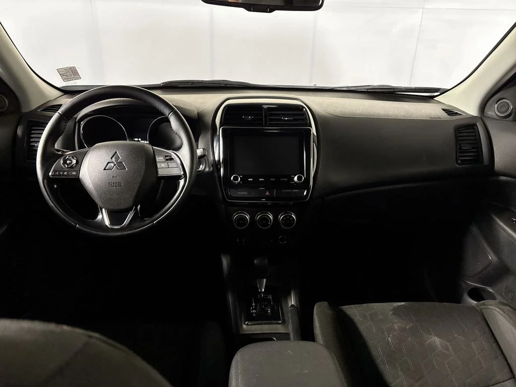 Used 2021 White Mitsubishi 2.0 SE image 12