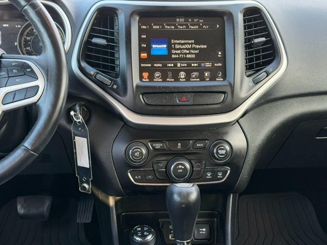 Used 2017 Red Jeep Trailhawk image 13