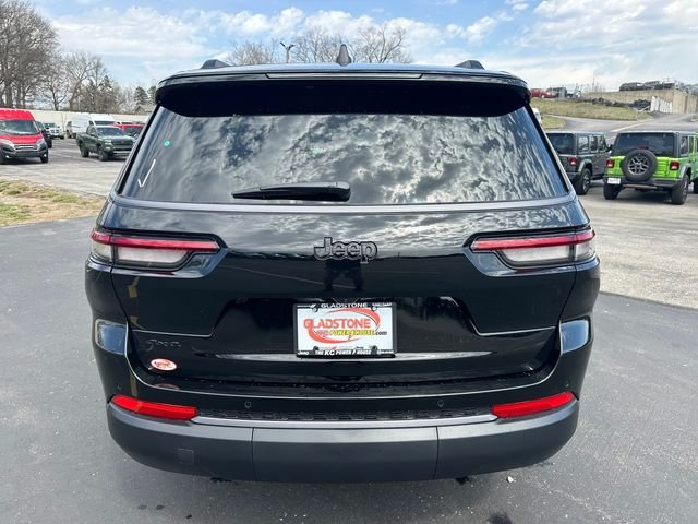 New 2026 Diamond Black Crystal Pearl-Coat Exterior Paint Jeep Altitude image 7