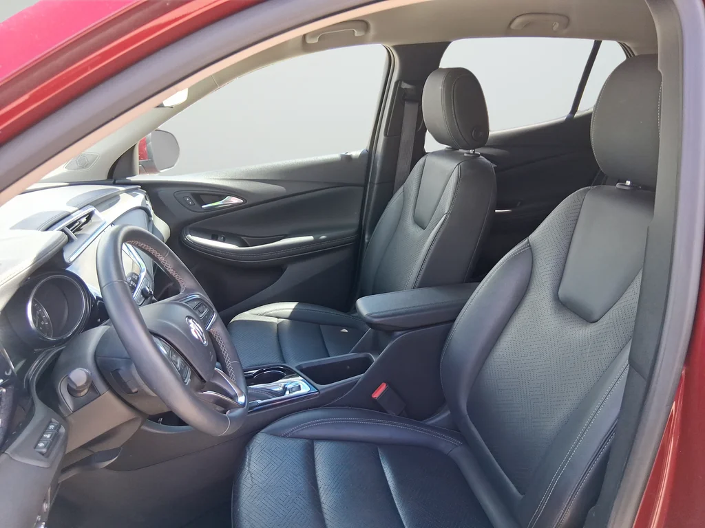 Used 2023 Red Buick Essence image 9