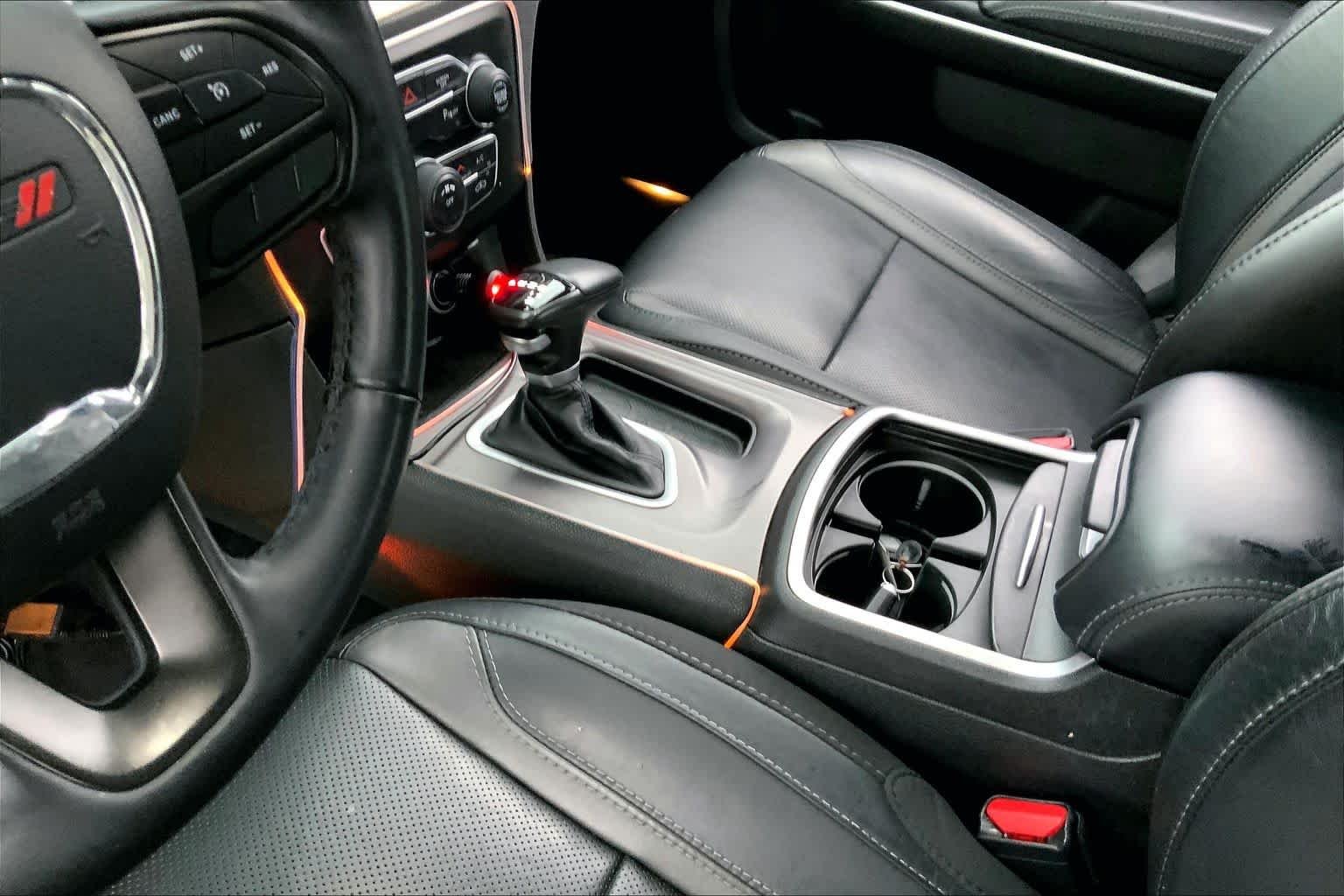 Used 2022 Pitch Black Clearcoat Dodge SXT image 15