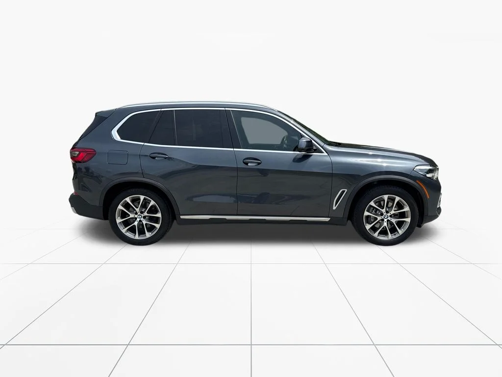Used 2019 Gray Metallic BMW xDrive40i image 9