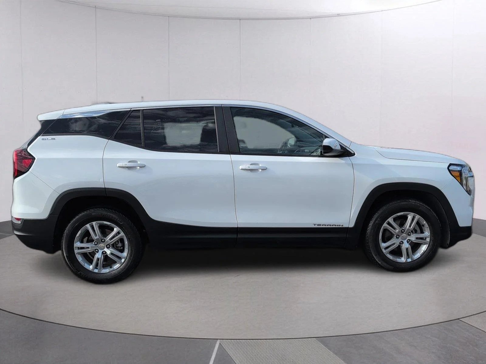 Used 2024 Summit White GMC SLE image 6