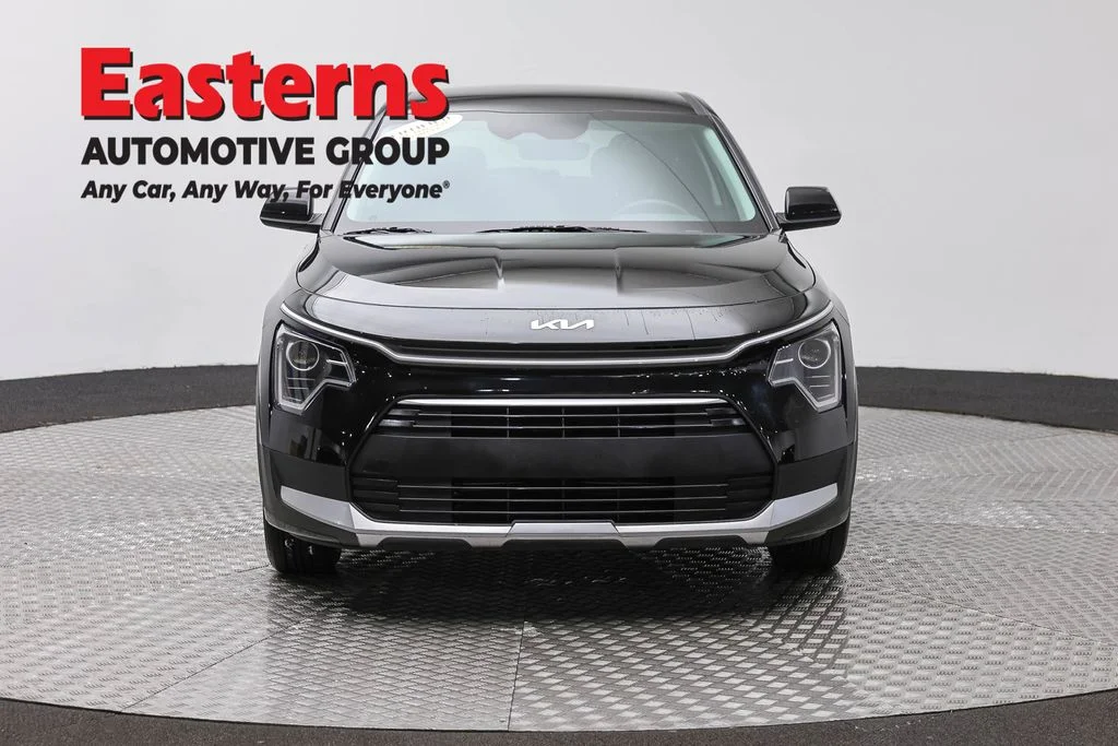 Used 2025 Black Kia LX image 2